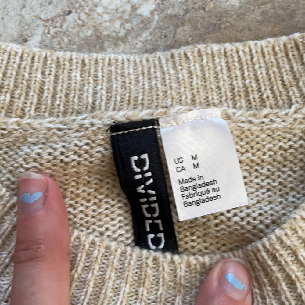 Divided sweaters - Picture 2 of 6